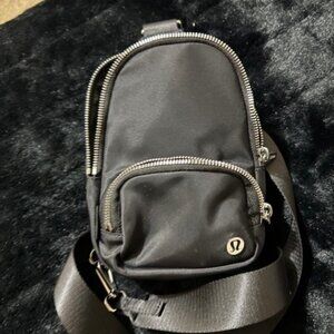 NIP Lululemon everywhere sling bag black with silver hardware
